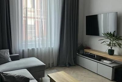 Apartament cu 2 camere semidecomandat, mobilat în Centrul Istoric