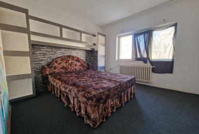 Navodari( Sud, Str Rândunelelor)- 2 camere decomandate, etaj 3/4, liber - 15