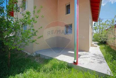 Casă cu 5 camere cu Teren 300 Mp în Sânmartin - 7