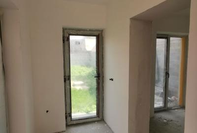 Casă cu 4 camere în Central - 2