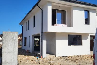 Casă individuală cu 5 camere cu Teren 650 Mp în Central - 1