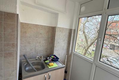 Apartament cu 2 camere decomandat în Sărari - 2