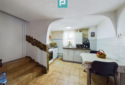 Casă cu 5 camere cu Teren 389 Mp în Central - 1