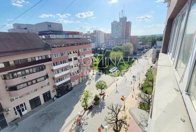 Vanzare apartament cu 3 camere, ULTRACENTRAL, 99 mp, strada Victoriei pietonal - 1