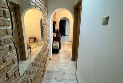 Apartament 3 camere semidecomandat-zona Inel 2 - 10