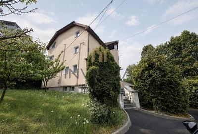 Casă individuală cu 15 camere cu Canalizare în Andrei Mureșanu - 1