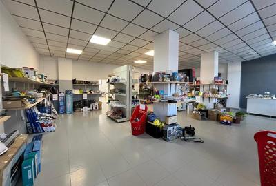 Spațiu comercial, de 150 mp, în Central - 4