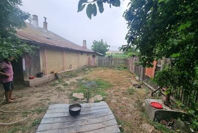Casă cu 3 camere în Podu Turcului - 1