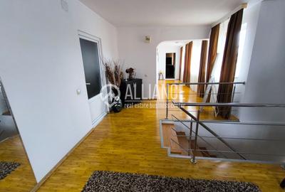 Casă cu 10 camere cu Canalizare în CET - 23