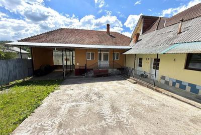 Casă cu 4 camere cu Teren 1200 Mp în Roșia - 2