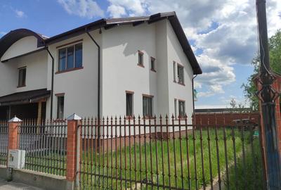 Casă cu 5 camere cu Teren 400 Mp în Central