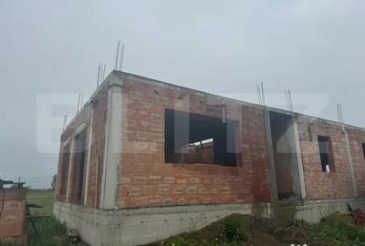 Casă cu 4 camere cu Teren 250 Mp în Central