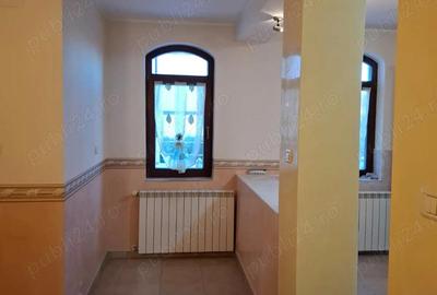 Casă cu 4 camere în Lipovei