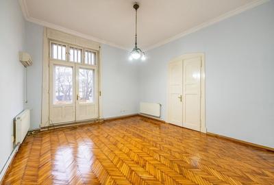 Apartament cu 3 camere semidecomandat în Podgoria