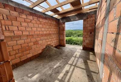 Casă cu 4 camere cu Teren 250 Mp în Livezeni - 10