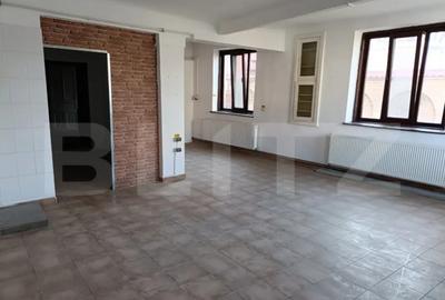 Casă cu 11 camere cu Teren 720 Mp în Democrației - 14