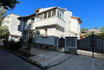 Casă cu 12 camere cu Teren 405 Mp în Central - 3