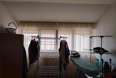 Casă cu 7 camere cu Teren 500 Mp în Păulești