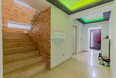 Casă cu 9 camere cu Teren 463 Mp în Stupini - 15