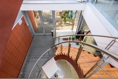 CLĂDIRE BIROURI - 300 MP - DESIGN MODERN - 40