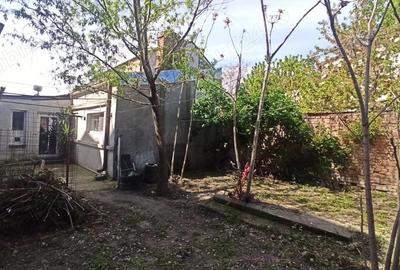 Casă cu 3 camere cu Teren 360 Mp în Central - 1