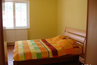 Casă cu 11 camere cu Teren 300 Mp în Bogodinț - 1