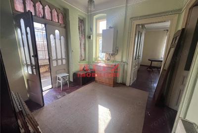 Casă cu 3 camere cu Teren 1623 Mp în Central - 8