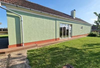 Casă cu 4 camere cu Teren 2700 Mp în Girișu de Criș - 1