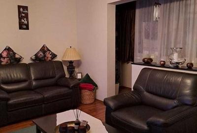 Apartament cu 3 camere semidecomandat în Berceni - 1