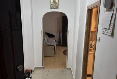 Apartament cu 3 camere decomandat, mobilat în Basarabia