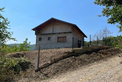 Casă cu 4 camere în Central - 1