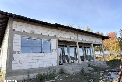 Casă cu 4 camere cu Teren 735 Mp în Central - 2
