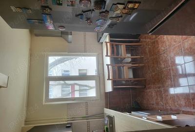 Apartament cu 3 camere semidecomandat în Alexandru Obregia