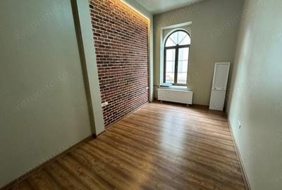 Spațiu comercial, de 55 mp, în P-ța Unirii - 8