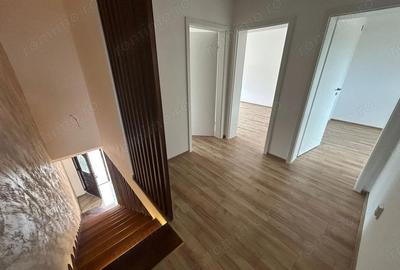 Casă cu 4 camere cu Teren 300 Mp în Central - 1