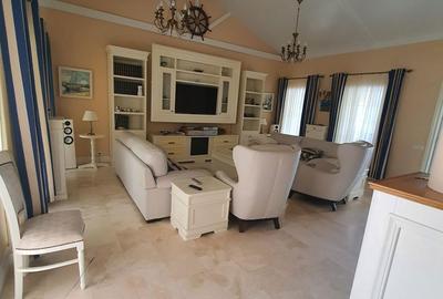 Casă cu 8 camere cu Teren 1100 Mp în Central - 3
