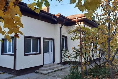 Casă cu Teren 400 Mp în Central - 1