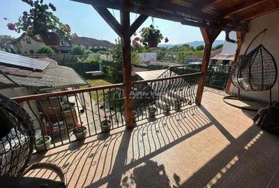 Casa ideala pentru familie 3 camere, terasa, teren generos 554 mp, zona centrala - 1