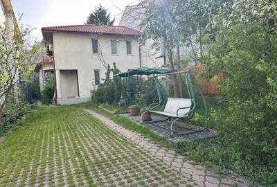 Casă individuală cu 12 camere în Băneasa