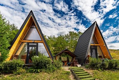 Vila turistica cu 8 camere + casute A-frame, teren 5575 mp Calimanesti, VL - 3