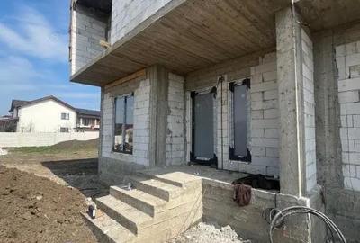 Casă cu Teren 242 Mp în Central