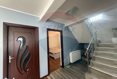 Casă cu 5 camere cu Teren 336 Mp în Șimnicu de Sus - 2