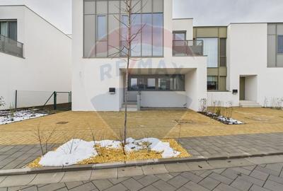 Casă cu 4 camere cu Piscina în Tunari - 31