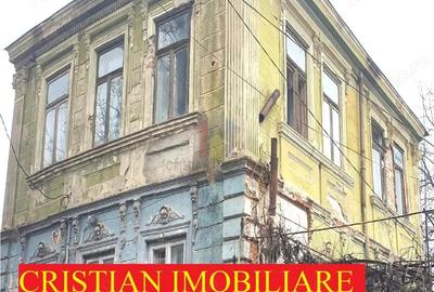 Casă cu 6 camere cu Teren 570 Mp în Central