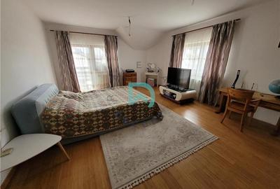 Casă individuală cu 6 camere cu Garaj în Tractorul - 12