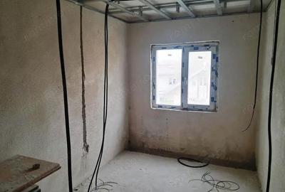 Apartament cu 3 camere decomandat în 9 Mai - 5
