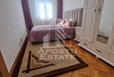 Apartament cu 3 camere semidecomandat, mobilat în Complex Studențesc