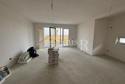 Duplex pe sol. Model spatios. Panouri fotovoltaice