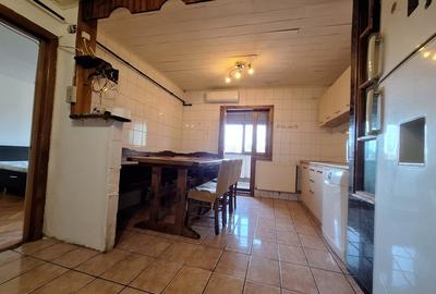 Apartament cu 3 camere decomandat, mobilat în Lipovei