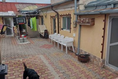 Casă cu 4 camere decomandat în Central - 1